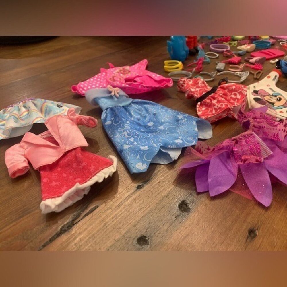 Barbie accessories some vintage and gently used, Disney, high boots, purses - Picture 9 of 9